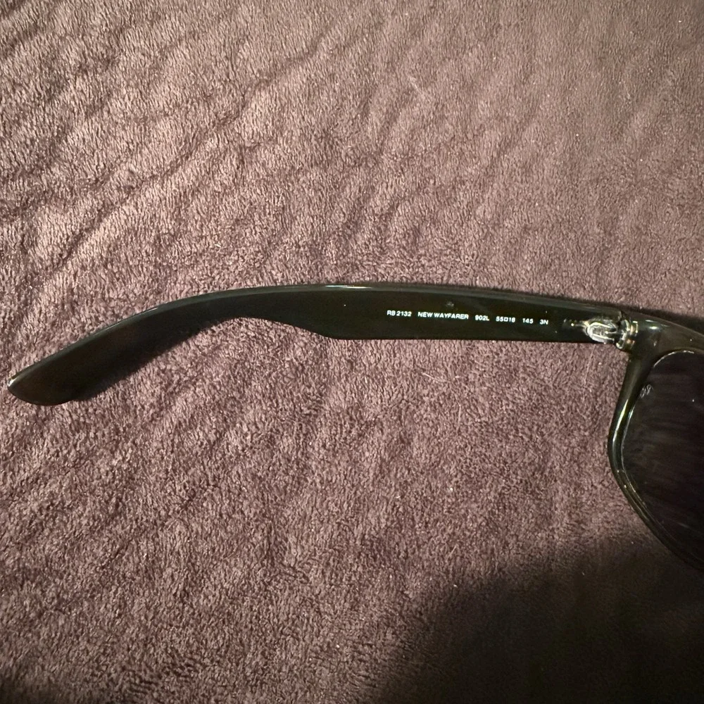 Ray-Ban New Wayfarer Tortoise Green RB2132 Previously Owned Sunglasses